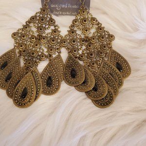 BRASS FINISHED BOHEMIAN HANGING EARRINGS WITH DANGLING TEAR DROPS DETAIL